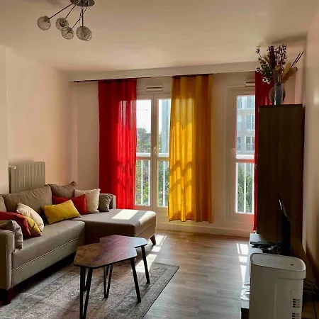 Charmand Pied-a-terre Between Paris And Disneyland *