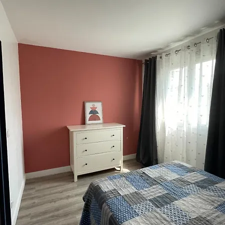 Charmand Pied-a-terre Between Paris And Disneyland